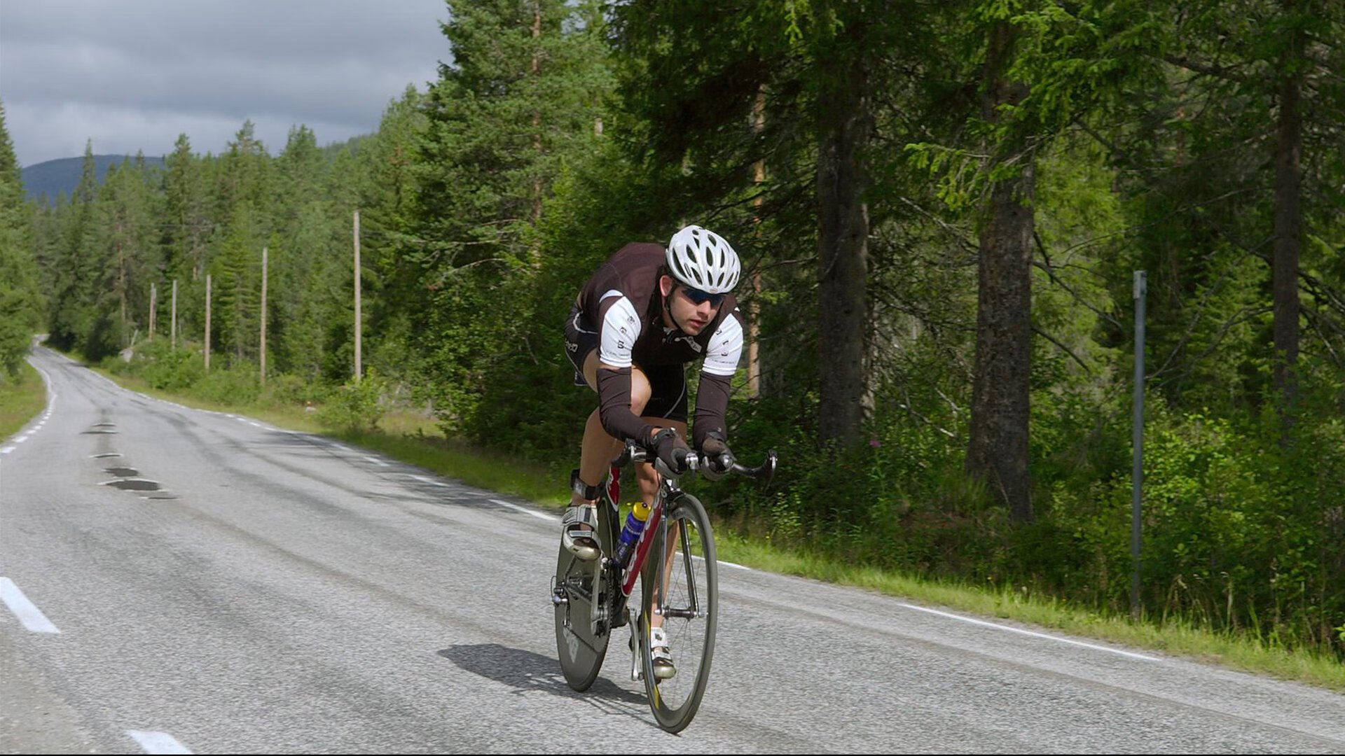 IM体育网页版登录入口-逆境中的唯一光芒，法比尼奥如何用一脚改写历史，成就马里足球的永恒一夜